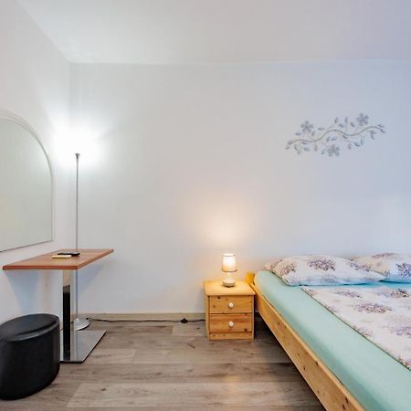 Crowonder Lucky Holiday House With Pool And Patio 30 Meters From The Beach ザダル エクステリア 写真