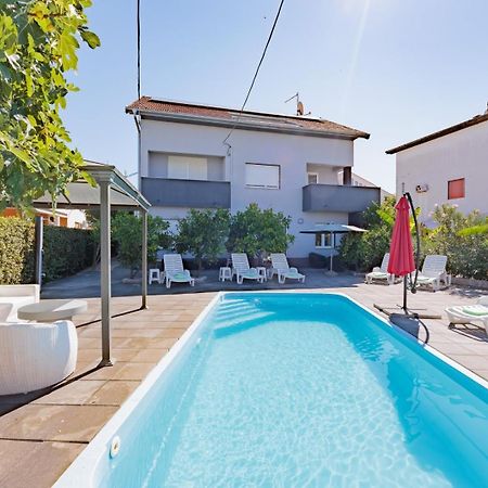 Crowonder Lucky Holiday House With Pool And Patio 30 Meters From The Beach ザダル エクステリア 写真