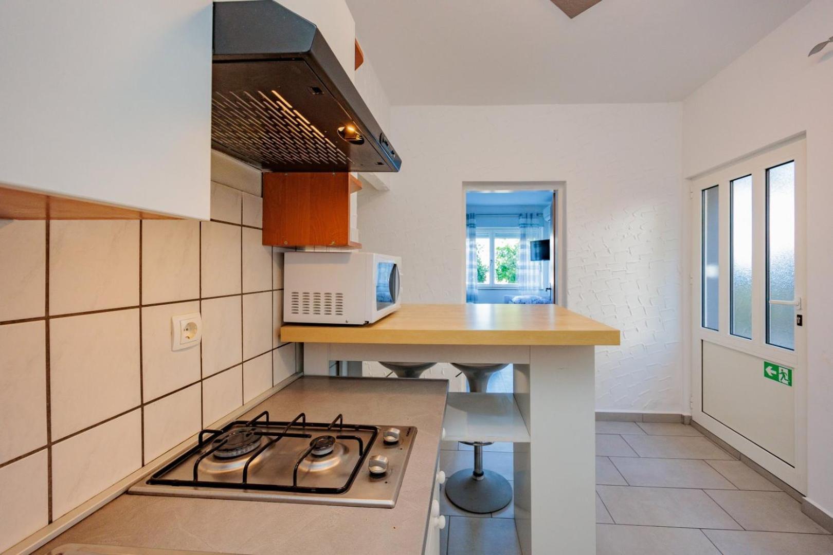 Crowonder Lucky Holiday House With Pool And Patio 30 Meters From The Beach ザダル エクステリア 写真