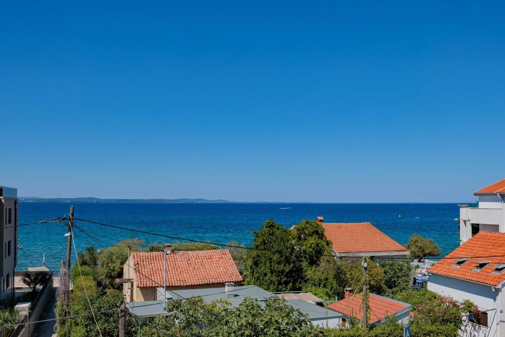 Crowonder Lucky Holiday House With Pool And Patio 30 Meters From The Beach ザダル エクステリア 写真