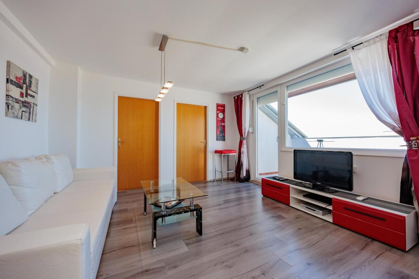 Crowonder Lucky Holiday House With Pool And Patio 30 Meters From The Beach ザダル エクステリア 写真