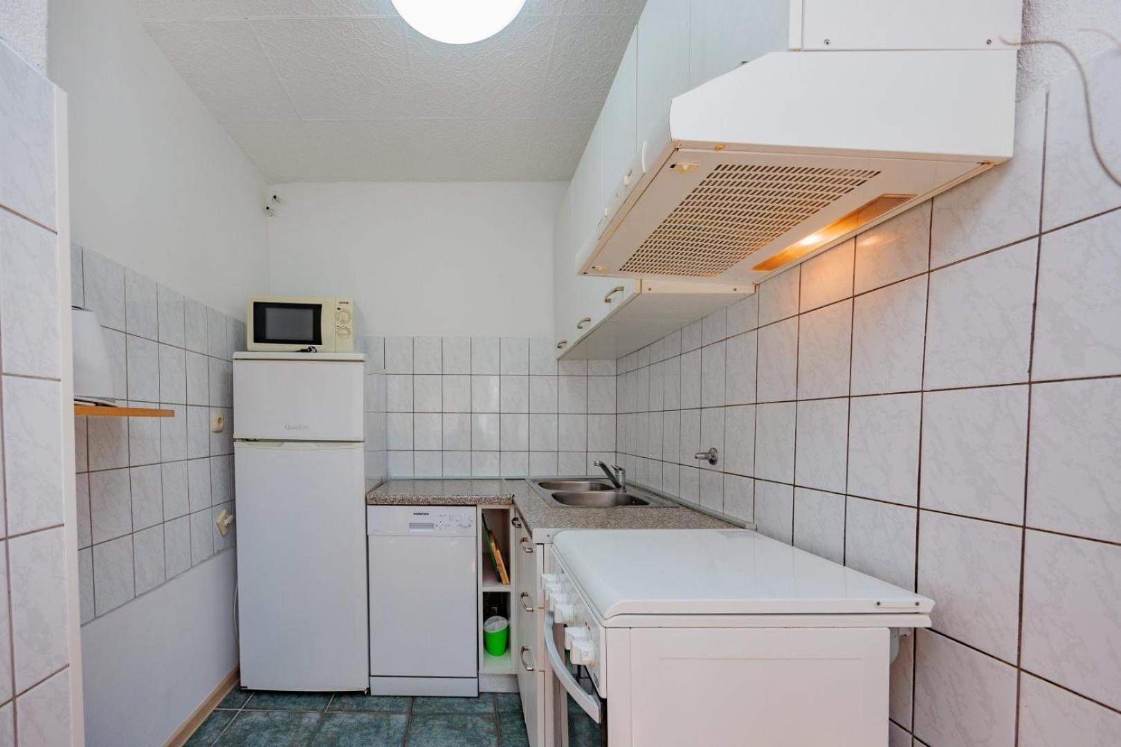 Crowonder Lucky Holiday House With Pool And Patio 30 Meters From The Beach ザダル エクステリア 写真