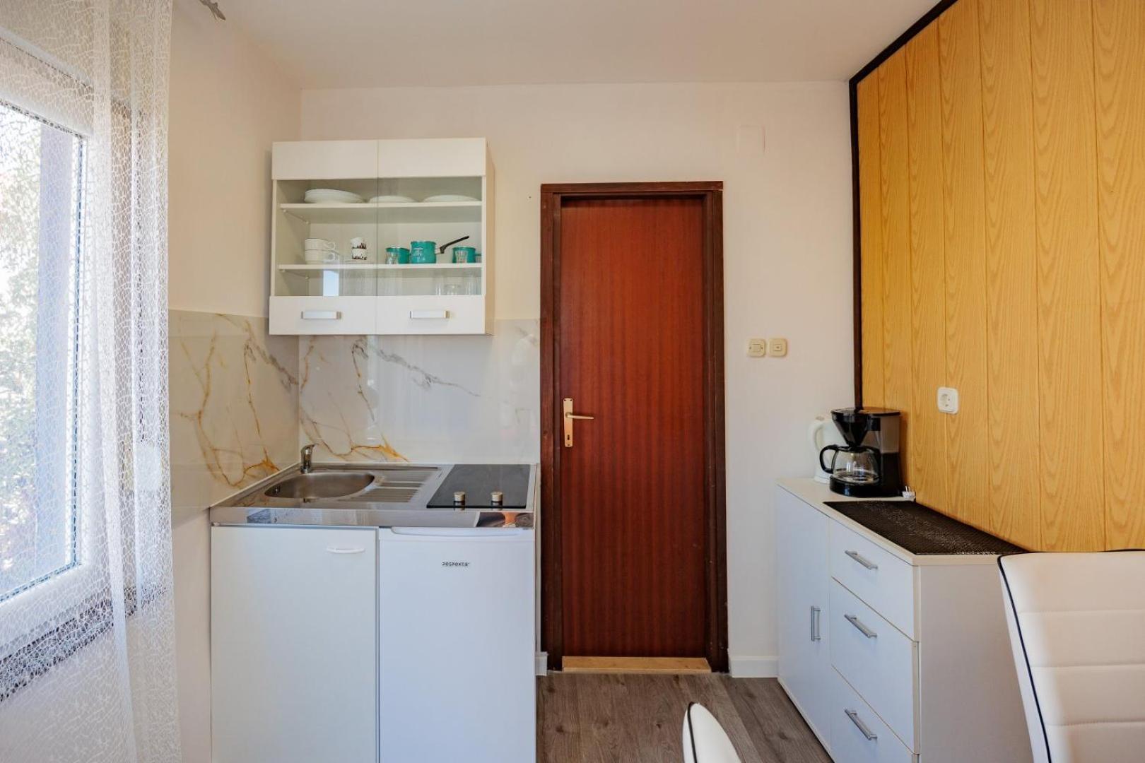 Crowonder Lucky Holiday House With Pool And Patio 30 Meters From The Beach ザダル エクステリア 写真