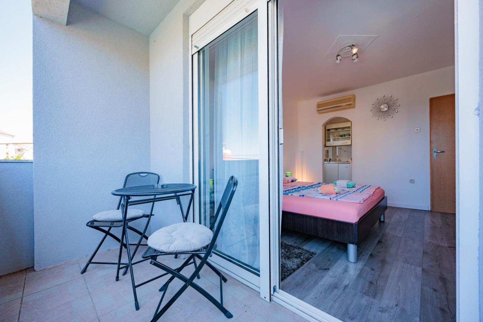 Crowonder Lucky Holiday House With Pool And Patio 30 Meters From The Beach ザダル エクステリア 写真