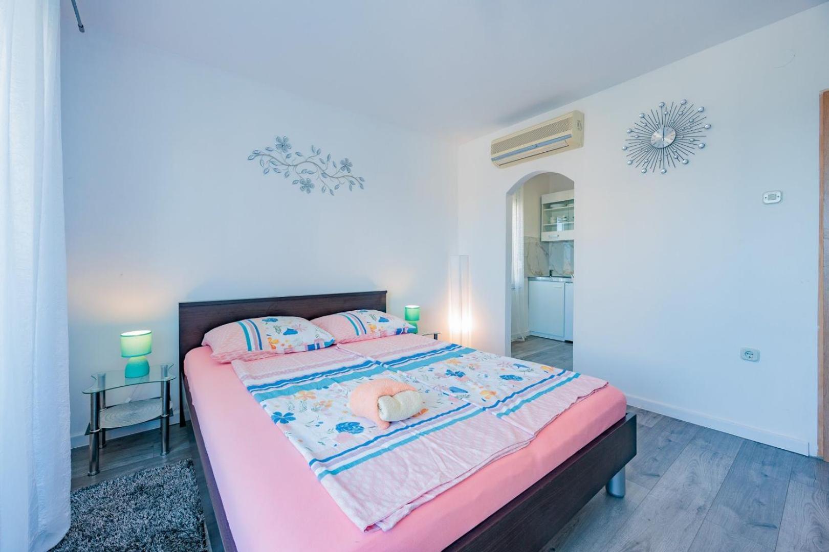 Crowonder Lucky Holiday House With Pool And Patio 30 Meters From The Beach ザダル エクステリア 写真
