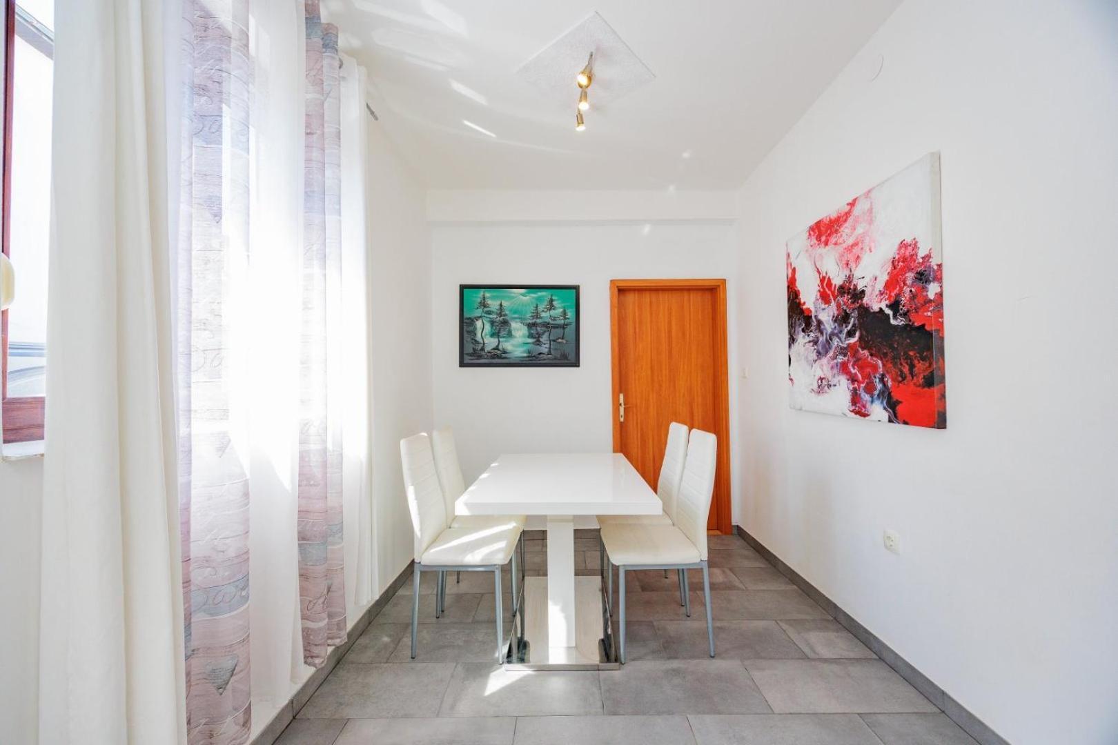 Crowonder Lucky Holiday House With Pool And Patio 30 Meters From The Beach ザダル エクステリア 写真