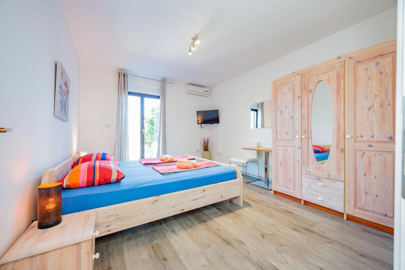 Crowonder Lucky Holiday House With Pool And Patio 30 Meters From The Beach ザダル エクステリア 写真