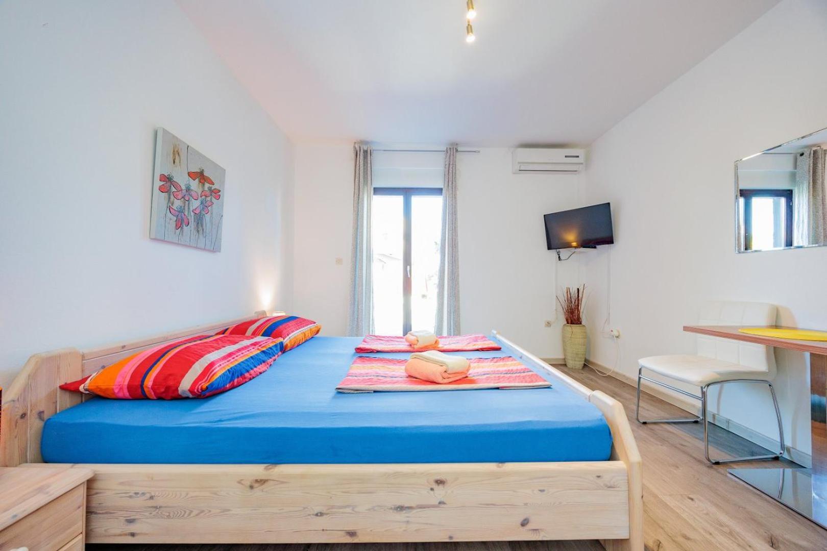 Crowonder Lucky Holiday House With Pool And Patio 30 Meters From The Beach ザダル エクステリア 写真